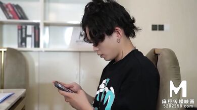 【国产】麻豆传媒作品MMZ-032我的老师是寻小小免费观看